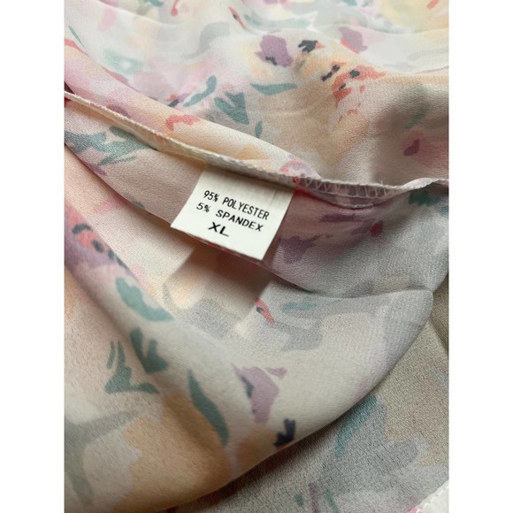 Springtime blouse just in time for bloom floral-inspired soft & feminine - Picture 4 of 10